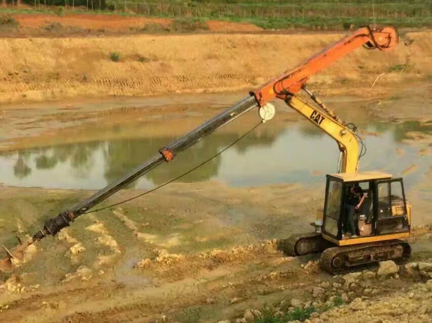挖機(jī)伸縮臂廠家、勾機(jī)伸縮臂廠家、伸縮臂勾機(jī)廠家