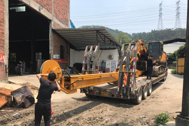 勾機(jī)伸縮臂廠家、挖機(jī)伸縮臂廠家
